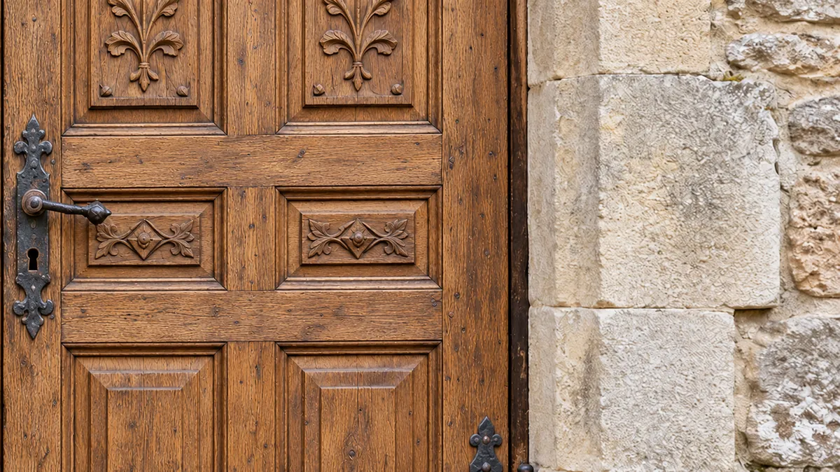 La misma puerta después de la limpieza